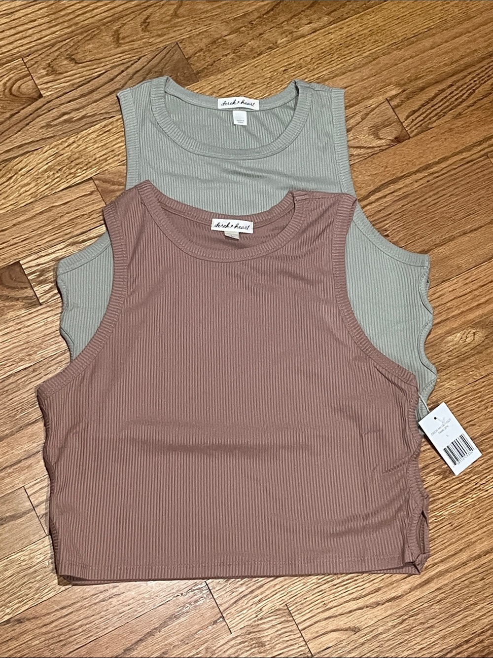 Derek Heart Ribbed Crop Tank Tops (2)